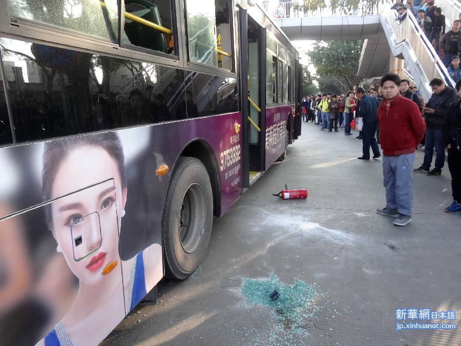 #（突发事件）（1）厦门一公交车起火造成数名乘客受伤　一名犯罪嫌疑人被控制