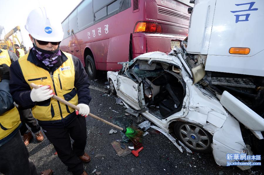 （国际）（3）韩国百车追尾致2死65伤　7名中国人受伤