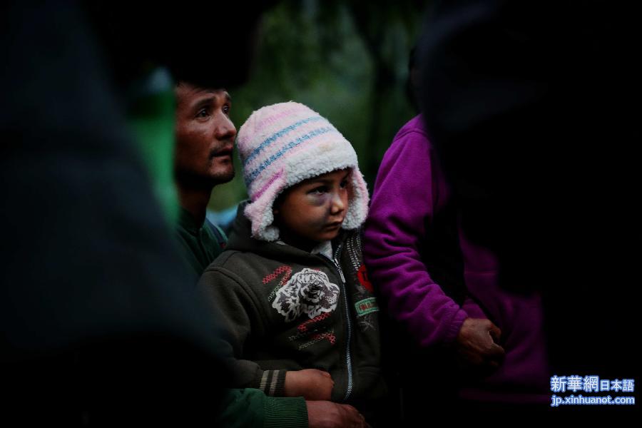 （西藏抗震救灾）（2）樟木群众撤离“地震孤岛”