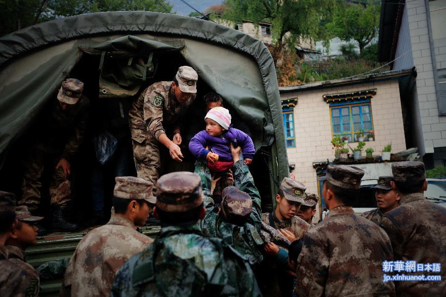（西藏抗震救灾）（4）樟木群众撤离“地震孤岛”