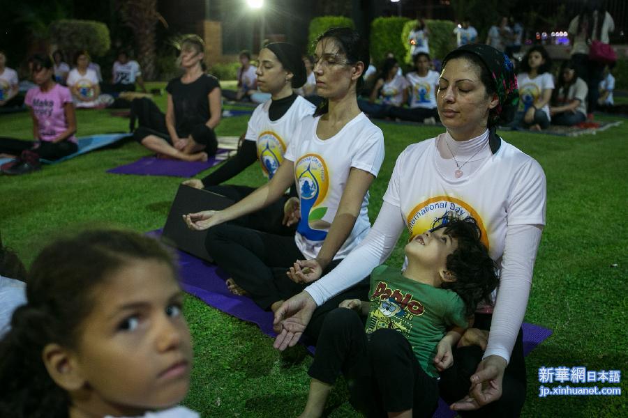 （XHDW）（1）埃及庆祝首个“国际瑜伽日”