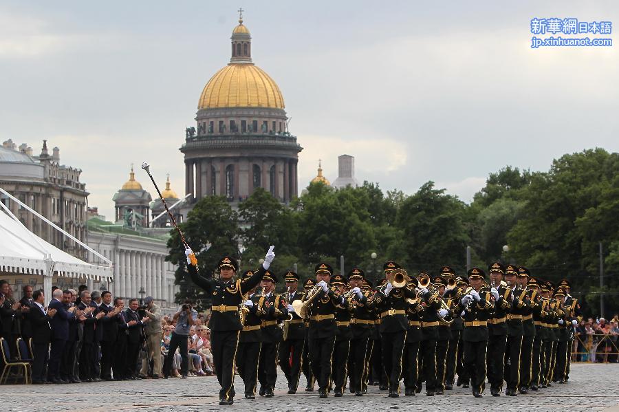 （国际）（1）中国人民解放军军乐团亮相圣彼得堡