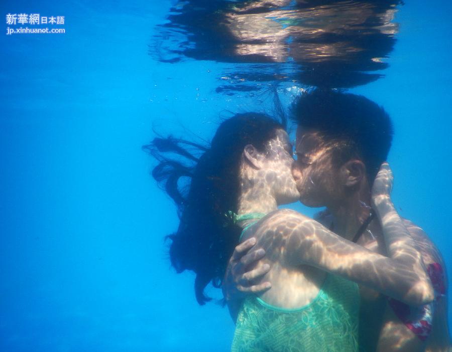 #CHINA-HUBEI-WUHAN-UNDERWATER KISSING CONTEST (CN)
