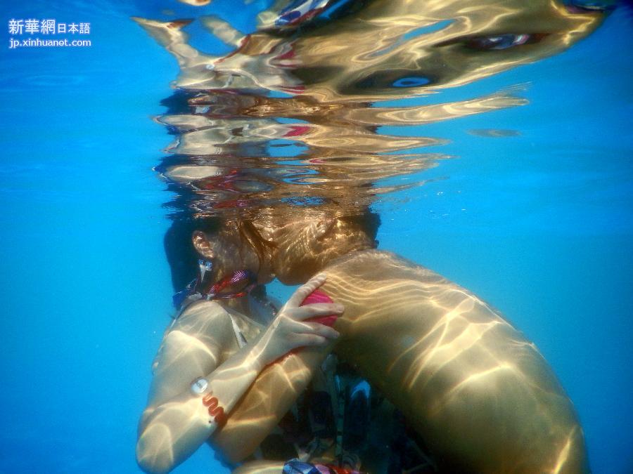 #CHINA-HUBEI-WUHAN-UNDERWATER KISSING CONTEST (CN)