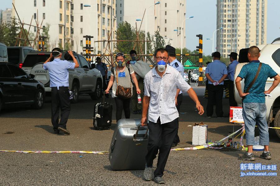 （天津港“8·12”事故） （1）万科海港城居民有序返家取物 