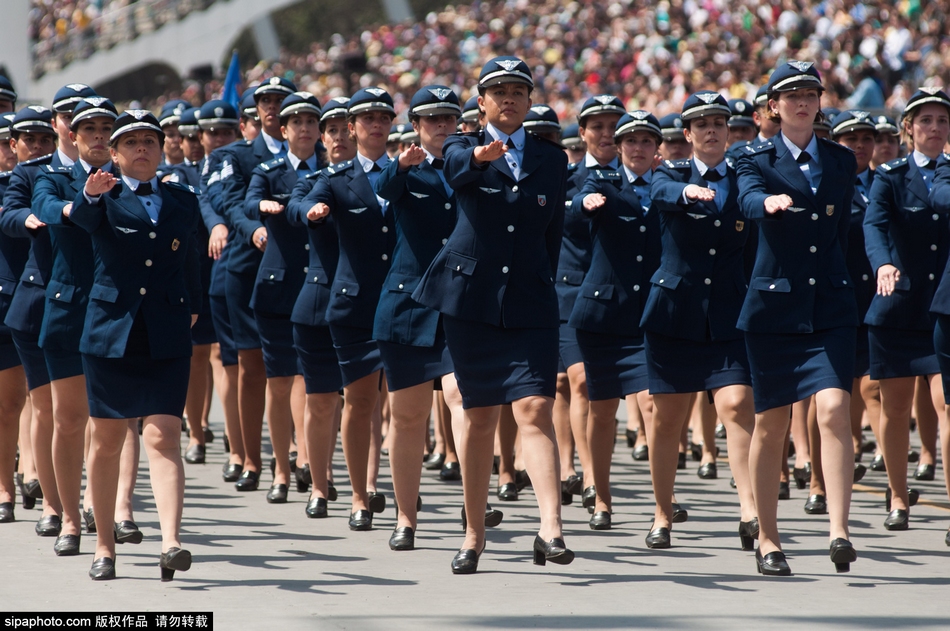 各国の軍事パレードに登場した颯爽たる女性兵士 新華網日本語