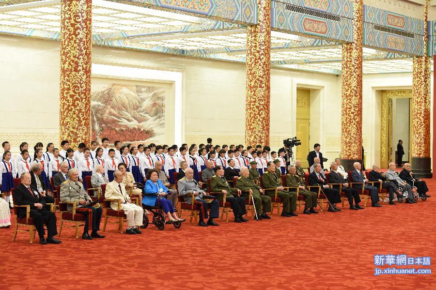 （XHDW）（1）中国人民抗日战争胜利70周年纪念章颁发仪式举行