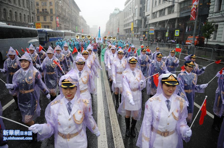 （国际）（1）中国人民解放军军乐团与女子仪仗队亮相莫斯科