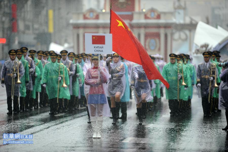 （XHDW）（1）中国人民解放军军乐团与女子仪仗队亮相莫斯科