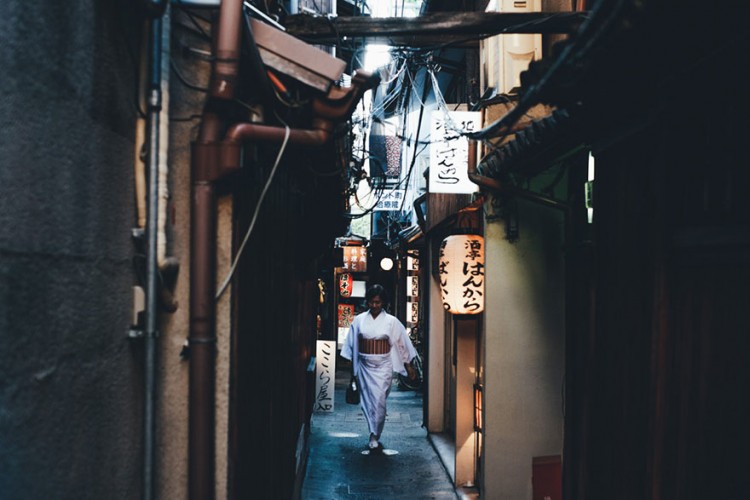 摄影师捕捉最真实的日本街景