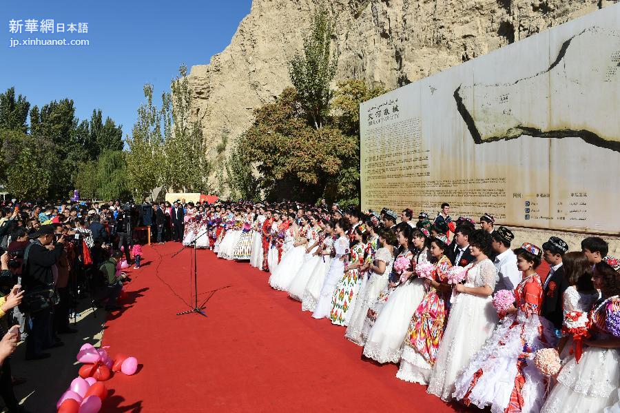 #（社会）（1）吐鲁番举办百对新人集体婚礼
