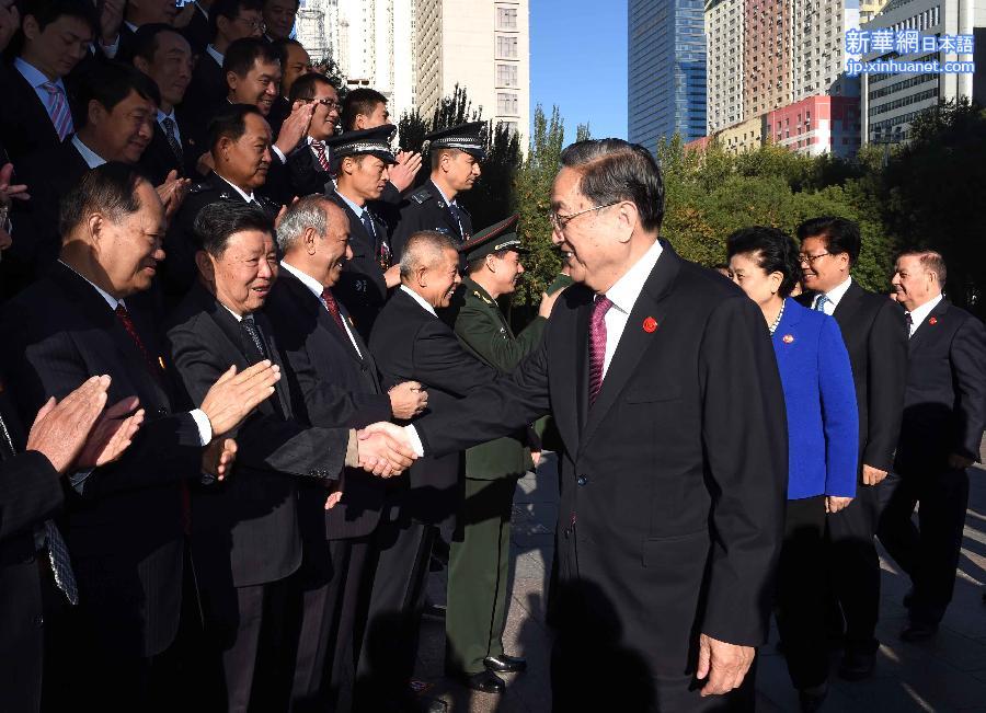 （时政）（2）俞正声慰问新疆军区指战员、新疆生产建设兵团干部职工、武警官兵和政法干警代表 