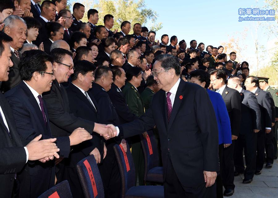 （时政）（4）俞正声慰问新疆军区指战员、新疆生产建设兵团干部职工、武警官兵和政法干警代表 