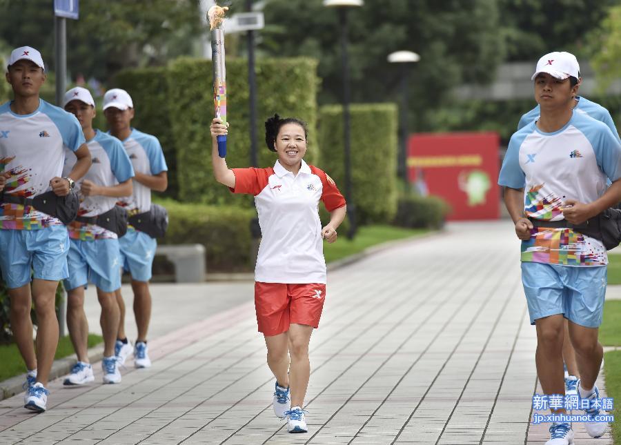 （体育）（3）第一届全国青运会实体火炬传递在福州举行