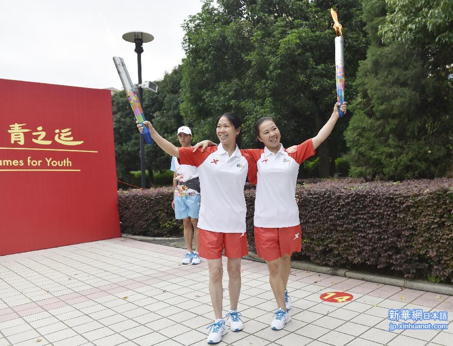 （体育）（4）第一届全国青运会实体火炬传递在福州举行