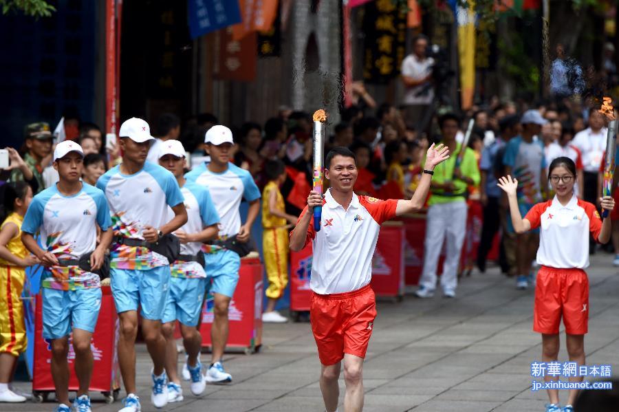 （体育）（6）第一届全国青运会实体火炬传递在福州举行