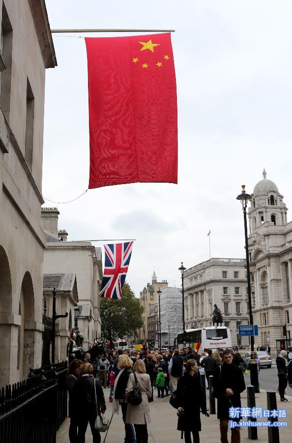 （国际·出访配合）（4）中英两国国旗悬挂在伦敦街头