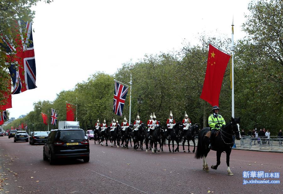 （国际·出访配合）（2）中英两国国旗悬挂在伦敦街头