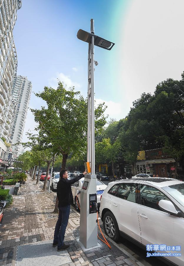 （社会）（2）“智能路灯杆”亮相上海街头