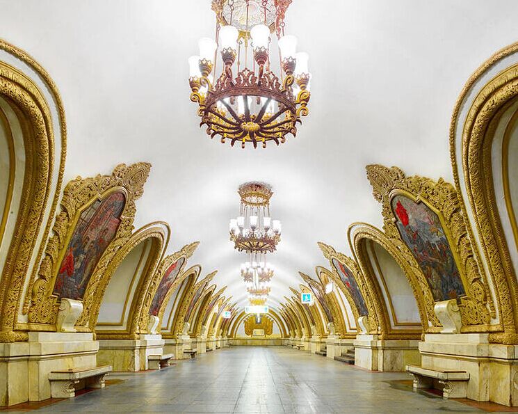 モスクワ地下鉄　地下の蕓術の殿堂
