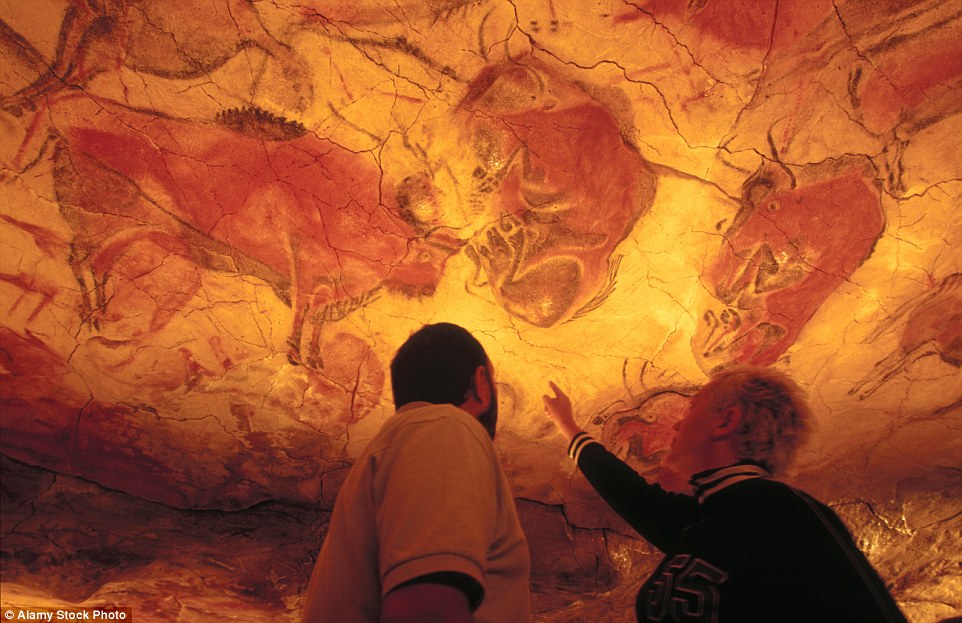 西班牙：阿尔塔米拉洞穴（Altamira Cave）<br />旧石器时代晚期彩色岩画和其他古老的壁画是何其脆弱，人的呼吸都能减短它们的寿命。