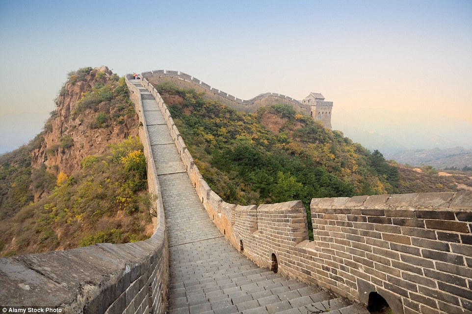 中国：长城<br />三分之一的城墙已经消失了，再不保护，或许我们就没长城了。