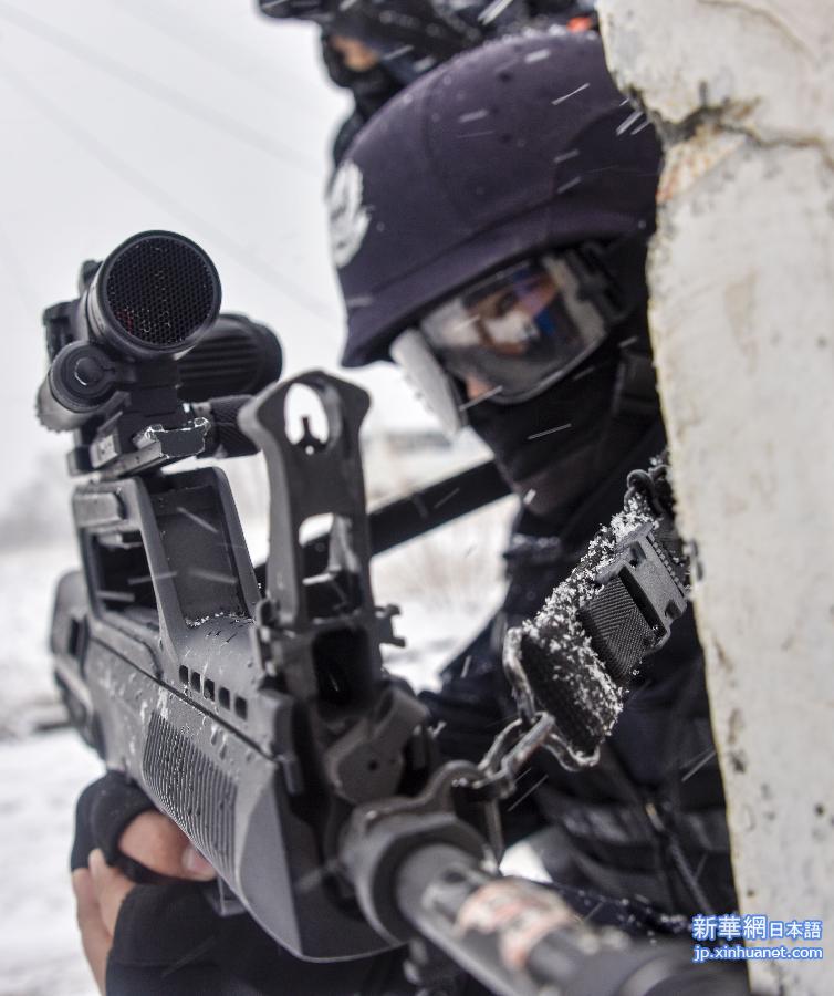（社会）（2）乌鲁木齐：雪地考验新式突击步枪瞄准系统