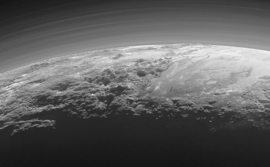 NASAが冥王星の3D画像を公开 「氷の火山」