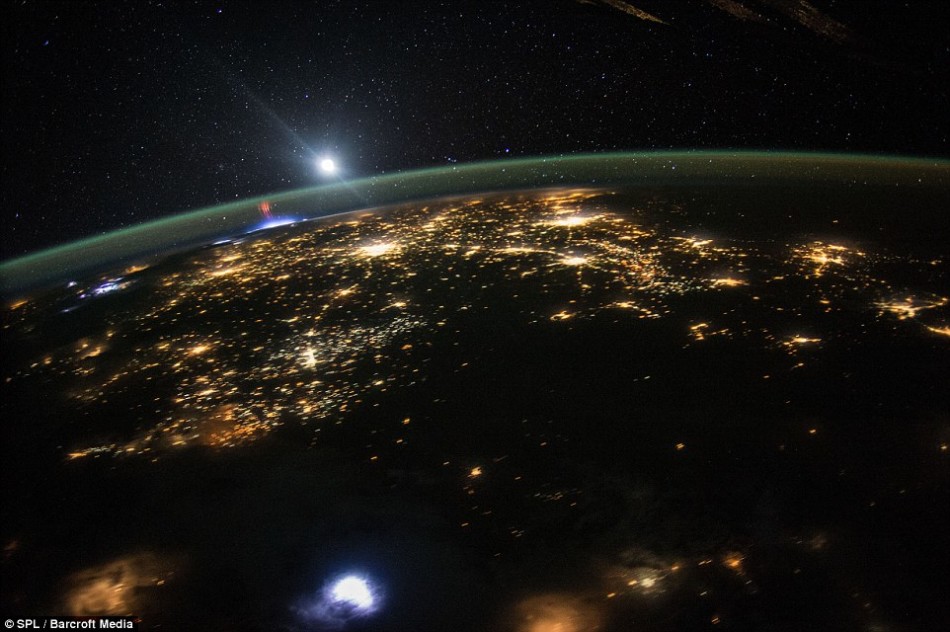 宇宙から地球を見る、ISSから見た壮大な光景_新華網日本語
