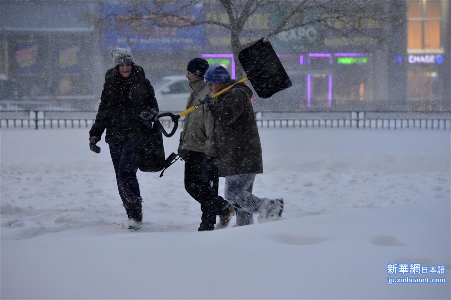 （XHDW）（1）强暴风雪席卷美东北部 至少12人死亡