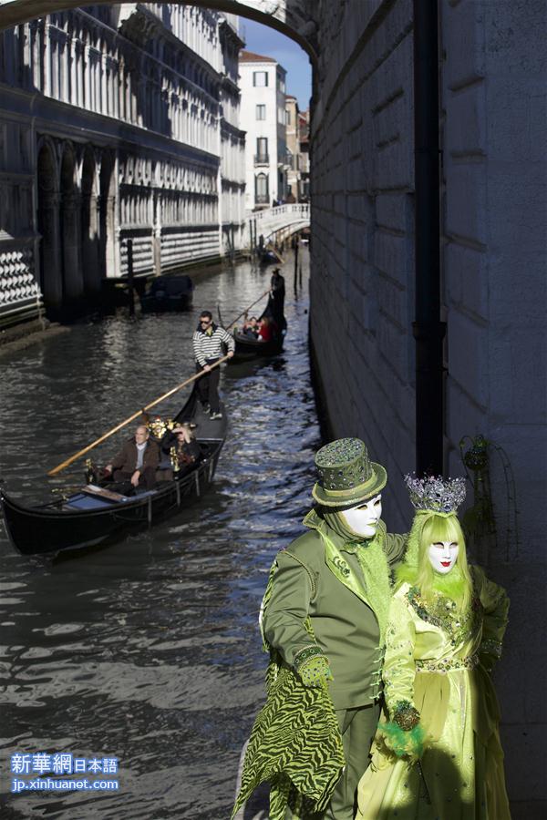 （晚报）（4）面具与华服的盛宴：威尼斯狂欢节渐入高潮