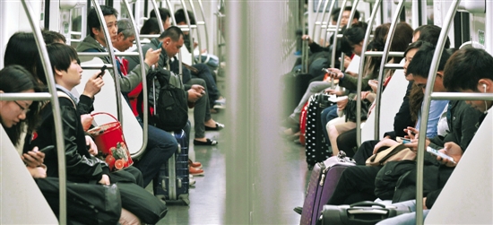 地下鉄が混雑しているほど乗客のショッピングが増加