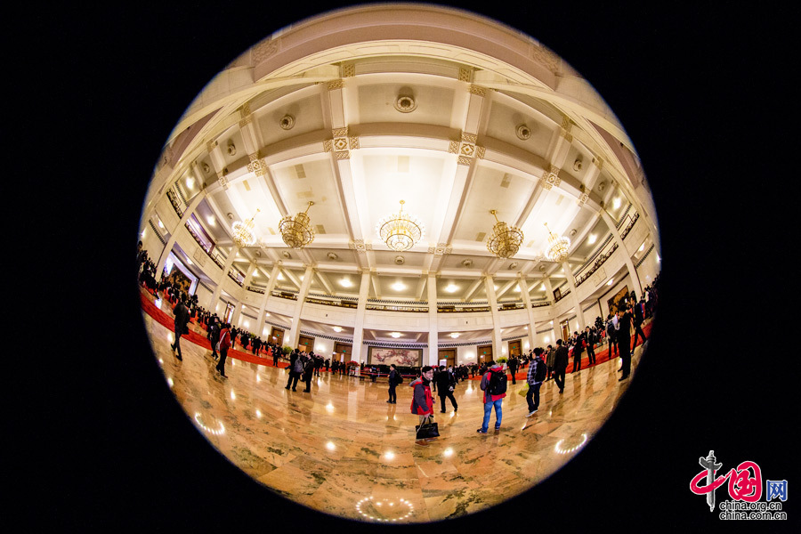 2016年3月5日，十二届全国人大四次会议在人民大会堂开幕。中国网摄影记者用鱼眼镜头记录了一组人民大会堂内部及外部建筑及结构，作为第二枚视觉弹奉献给广大网友。中国网记者 郑亮摄