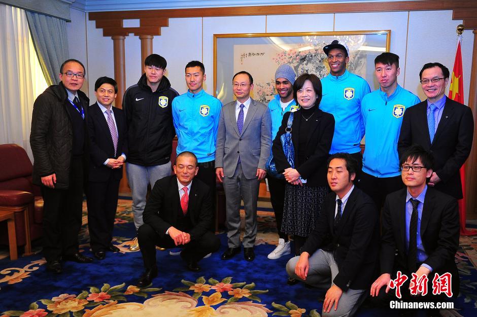 中国のサッカーリーグで活跃の选手らが在日本