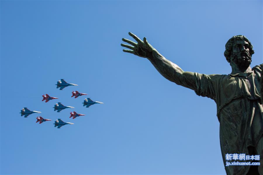 （晚报）（1）莫斯科举行阅兵式纪念卫国战争胜利71周年