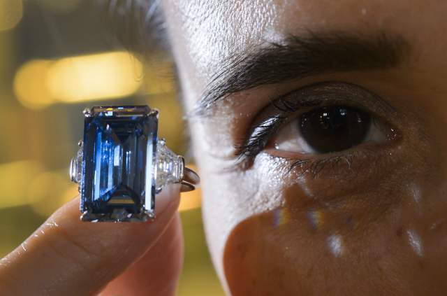 14.62カラットのブルーダイヤがスイスで競売へ_新華網日本語