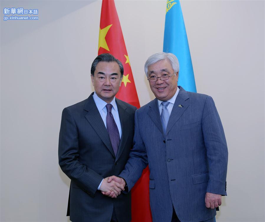 （XHDW）王毅与哈萨克斯坦外长伊德里索夫举行会谈