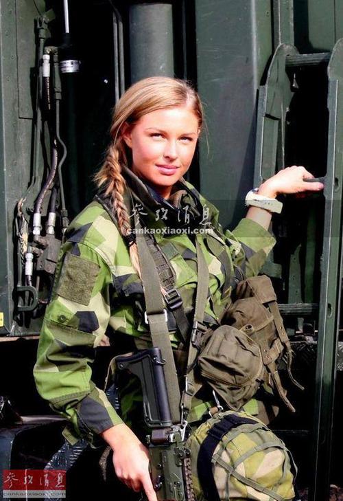 图为瑞典陆军女兵。