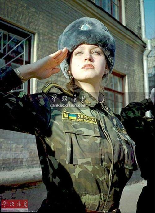 图为乌克兰军队女兵合影。