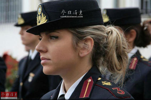 图为希腊军队女兵。