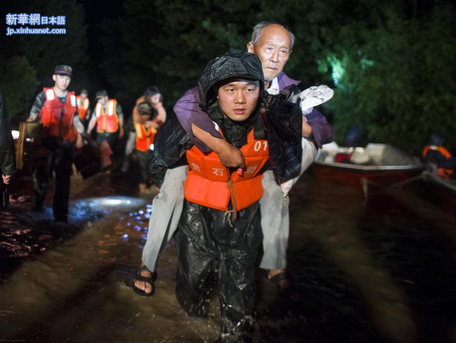 （突发事件）（7）直击武汉新洲举水河溃口救援现场