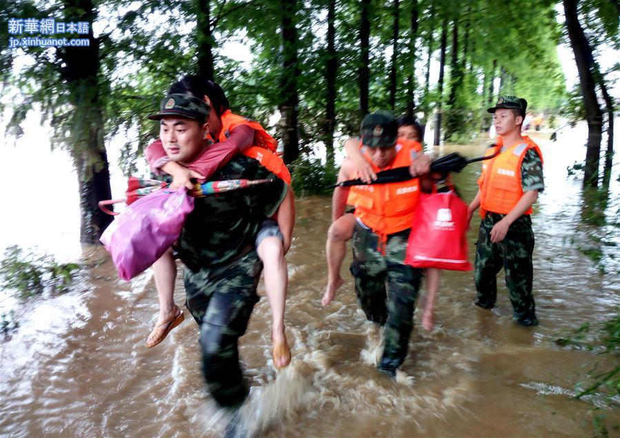 #（社会）（2）安徽桐城遭强降雨袭击 武警官兵紧急救援