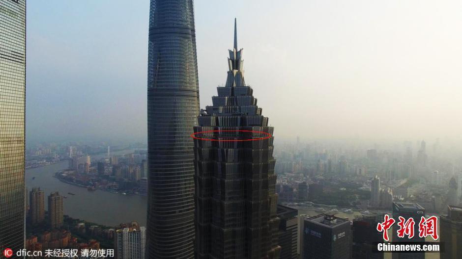 金茂大厦88層観光庁に「空中散歩」コース登場 上海