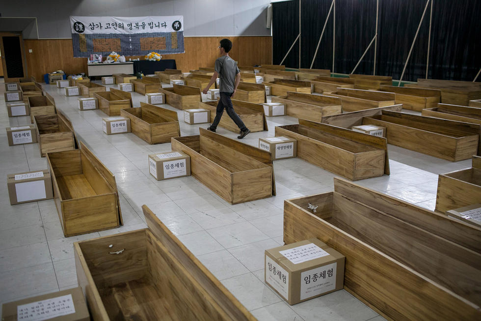 韓国で自殺率上昇　政府が「擬死体験」活動を実施