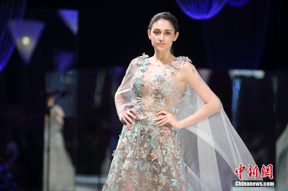 南京でウエディングドレスショー 美しい外国人モデルが登場 新華網日本語