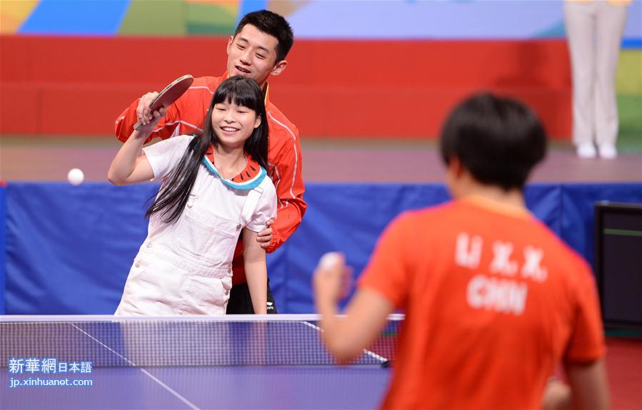 （体育）（2）乒羽奥运健儿与香港市民互动