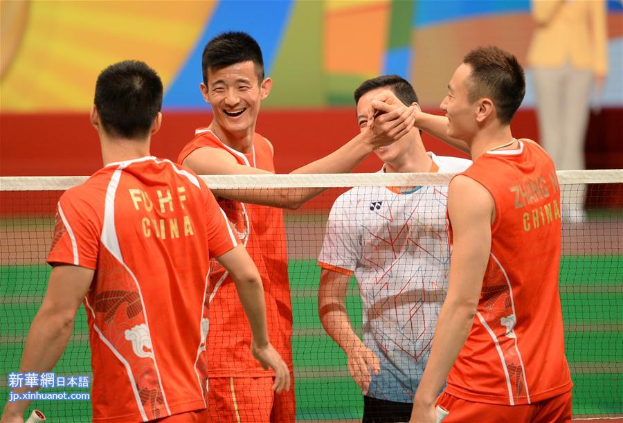 （体育）（6）乒羽奥运健儿与香港市民互动