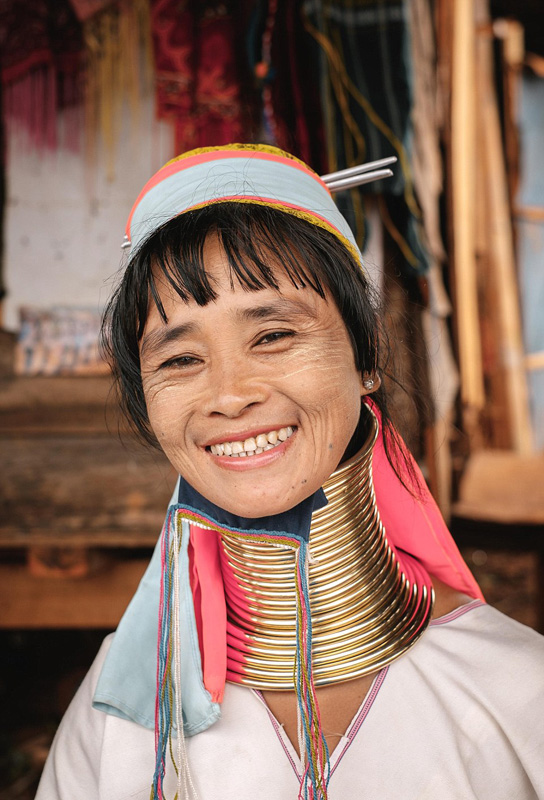 ミャンマーの首长族、长いほど美しい_新华网