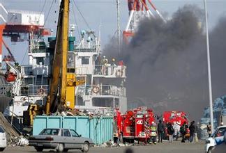 中国の货物船が福冈で出火 日本侧が救援_新华