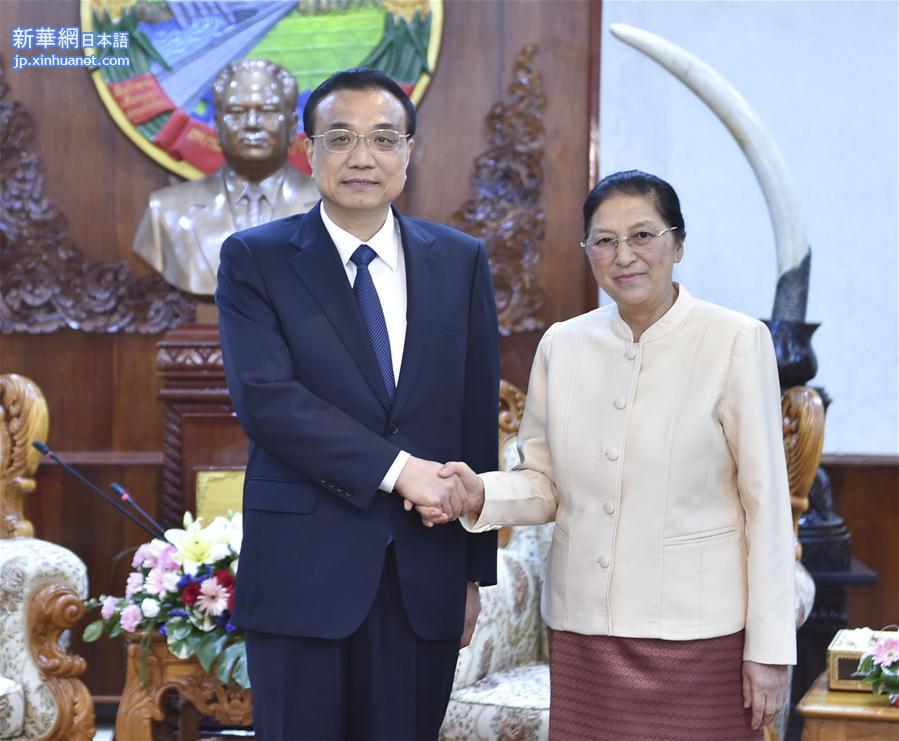 （时政）李克强会见老挝国会主席巴妮